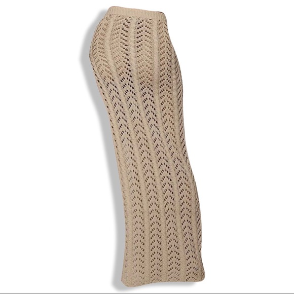 Slit knit nude skirt - Picture 2 of 2